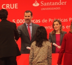 Sus Altezas Reales los Príncipes de Asturias entregan las becas Santander-CRUE-CEPYME de prácticas profesionales en Pymes, 2013